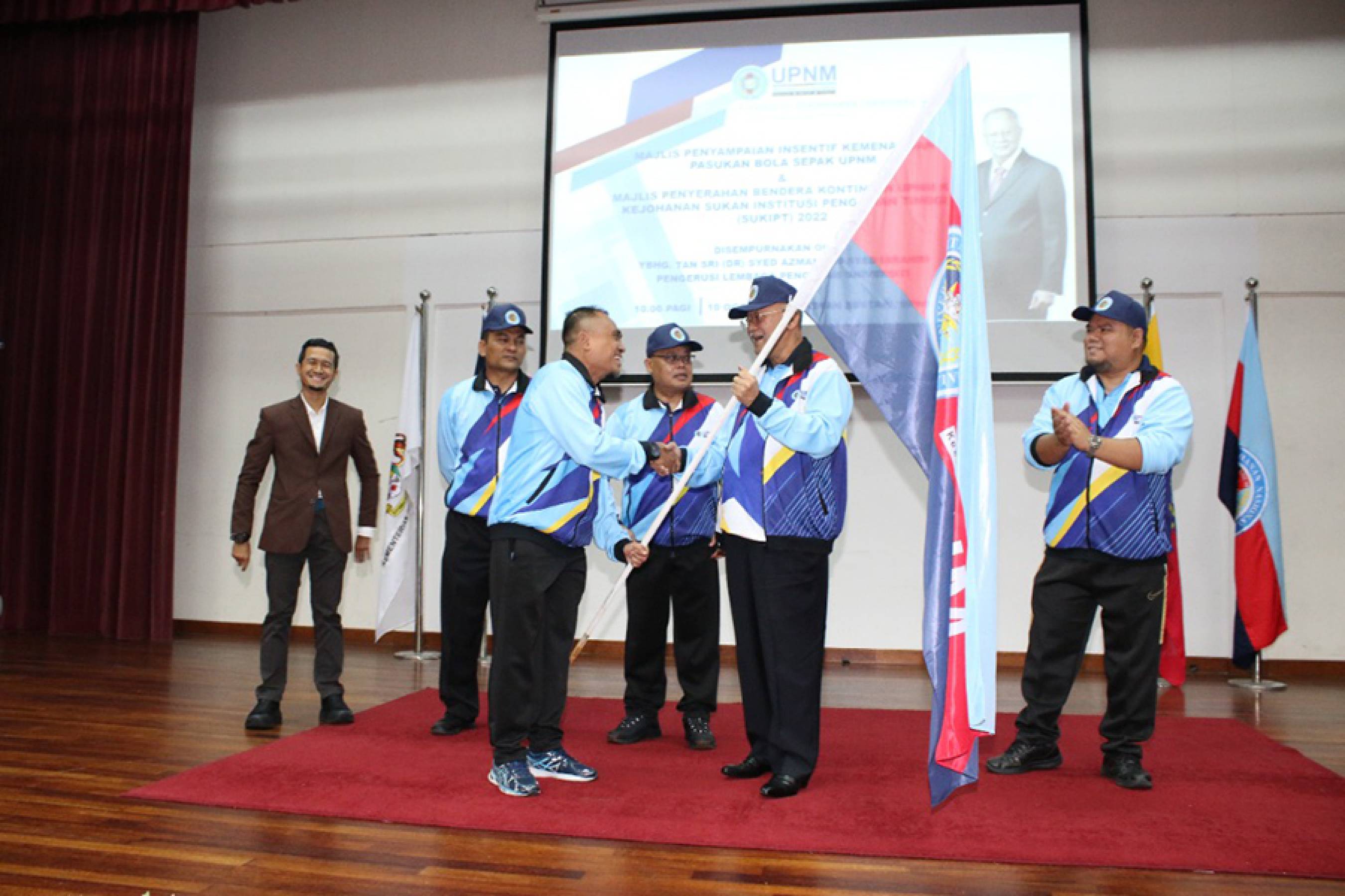 Majlis Pemberian Insentif Pasukan Bola Sepak UPNM dan Majlis Penyerahan Bendera Kontijen UPNM Ke Kejohanan Sukan Institusi pengajian tinggi (SUKIPT) 2022