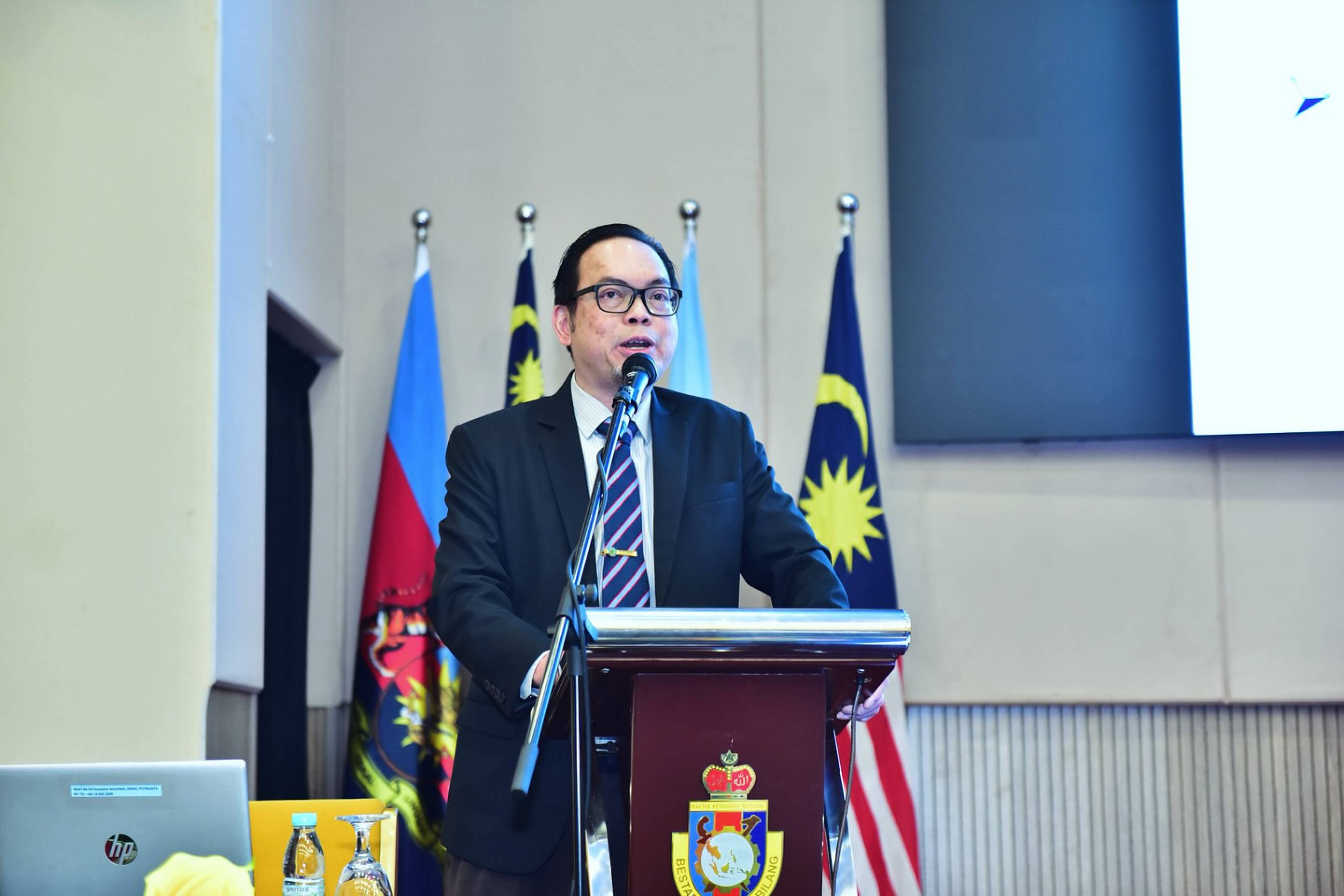 Ancaman hari ini tidak sama seperti dahulu dan respons kita juga perlu berubah. Tidak Sama Seperti Dahulu dan Respons Kita Juga Perlu Berubah.