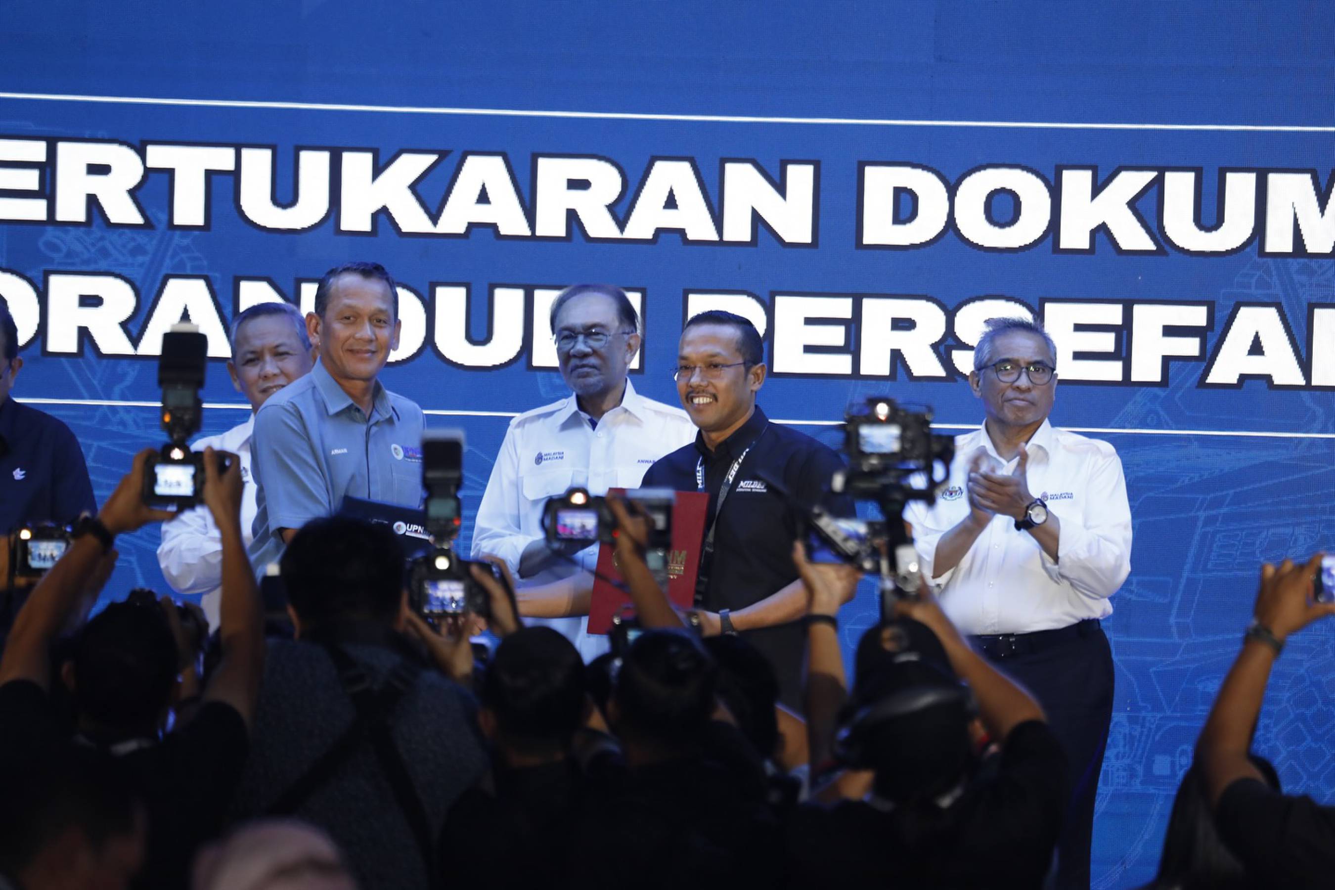 Disaksikan Perdana Menteri, UPNM-MILDEF meterai MoU, simbol sinergi pertahanan negara.