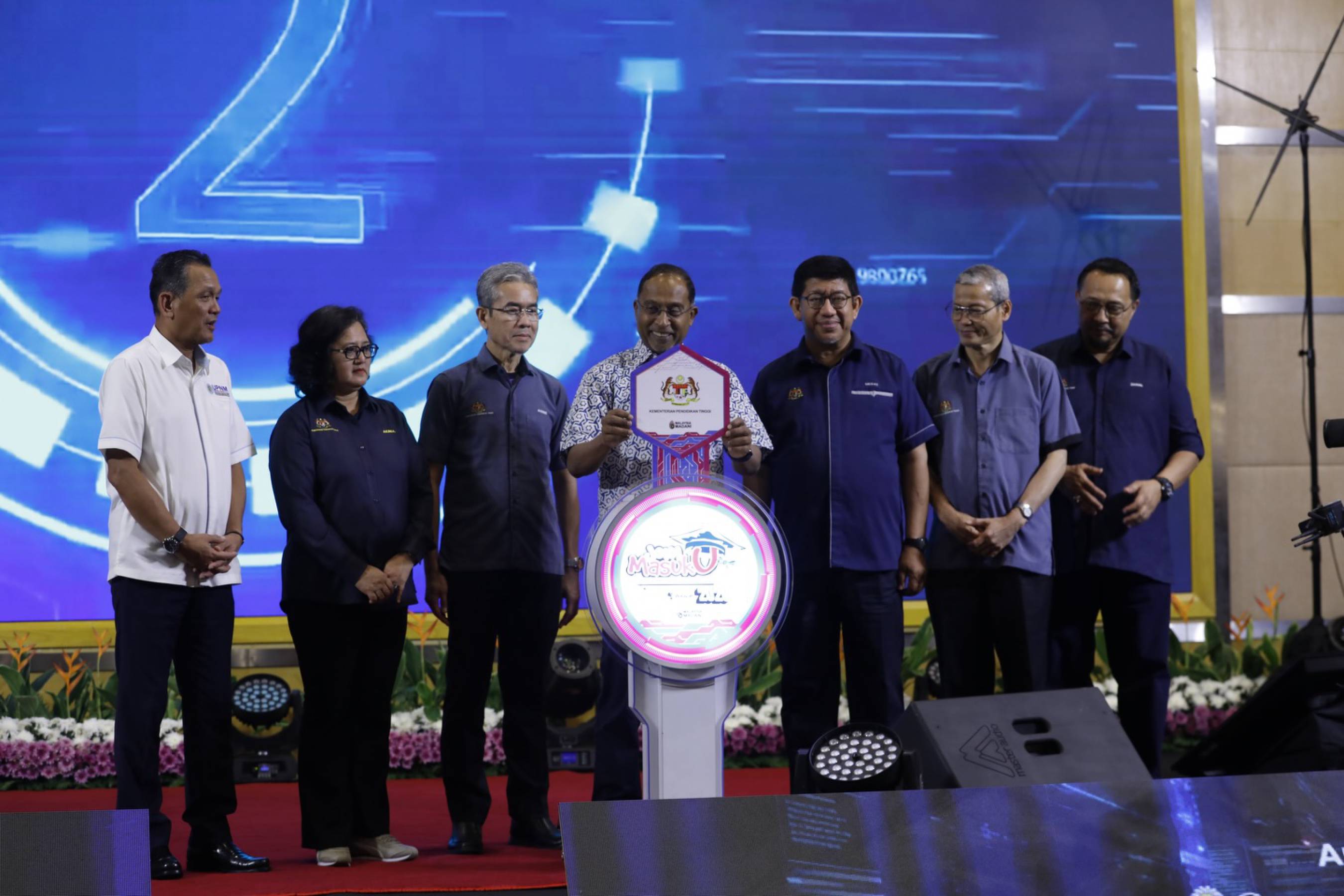 Apabila peluang dibuka, masyarakat hadir mencari jawapan.